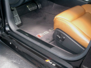 2005年アウディ RS6プラスーアバント(写真)